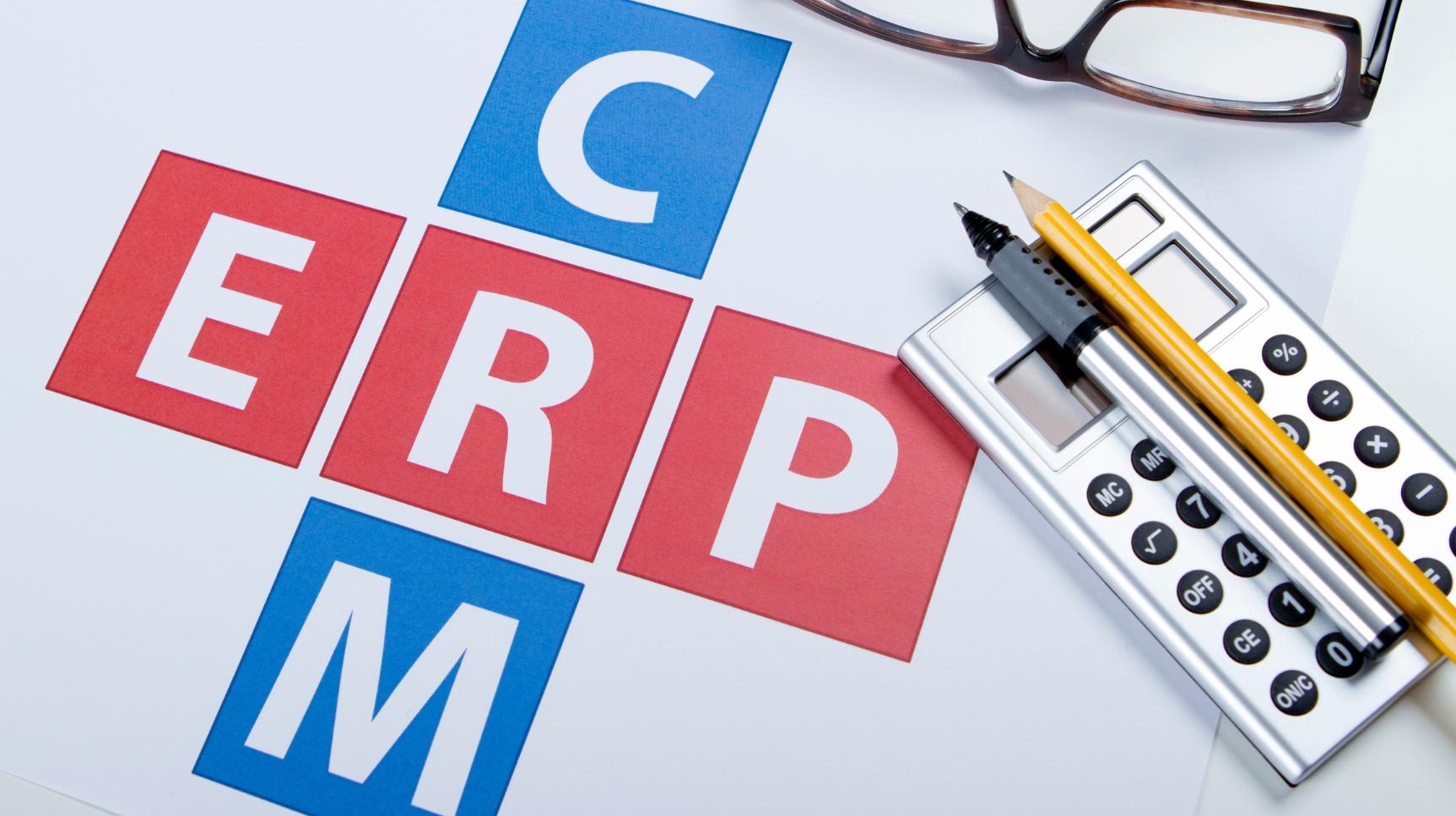 Na czym polega integracja CRM z systemem handlowym