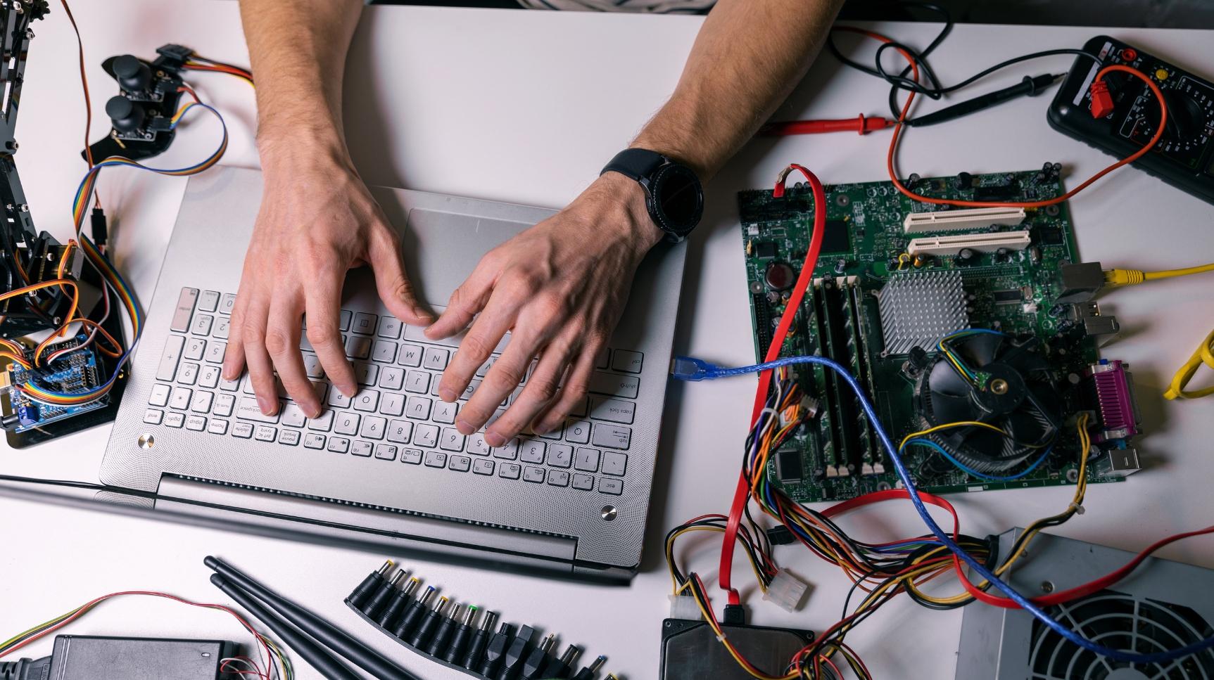 Dlaczego warto połączyć moduł serwisowy z systemem CRM?